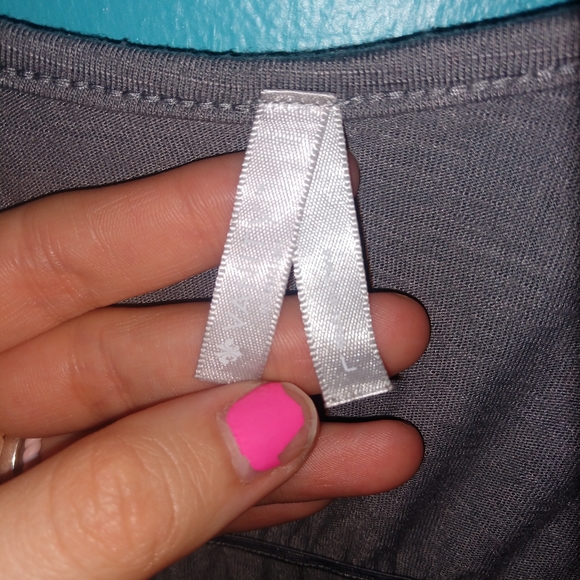 ✨ Sparkly, sequined, flowy gray tank - Picture 6 of 9